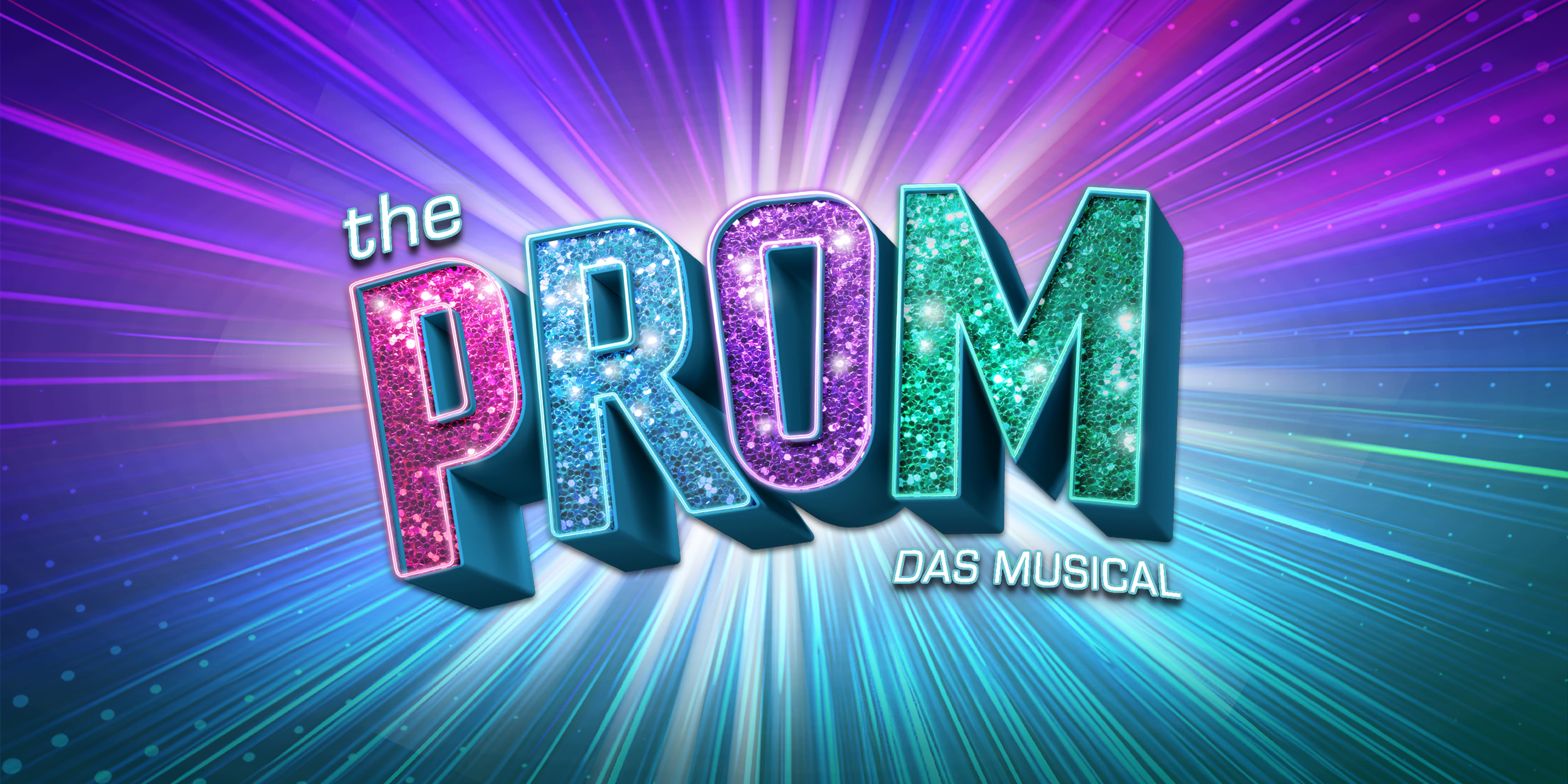 Logo für "The Prom – Das Musical" mit glitzerndem, farbenfrohem 3D-Text vor einem leuchtenden, mehrfarbigen Hintergrund aus Lichtschlieren.